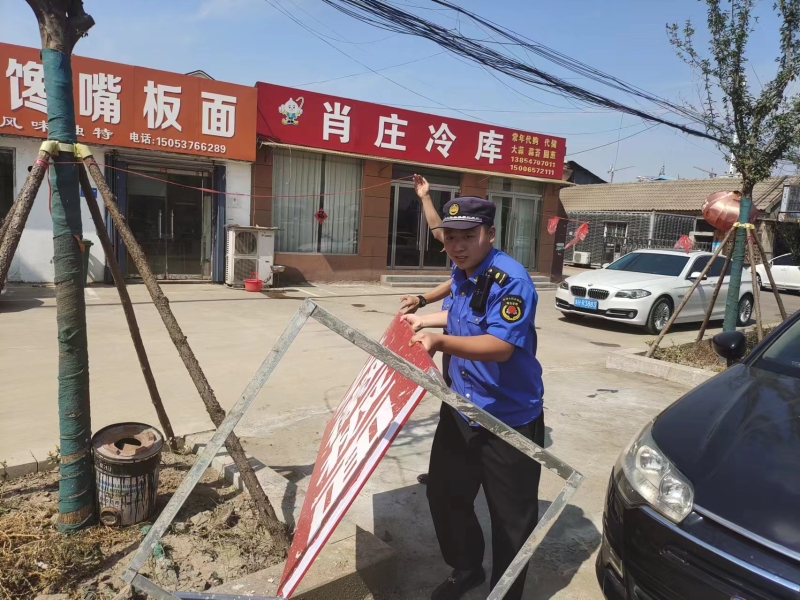 金乡县综合行政执法局：清理整治落地广告牌竭力打造靓丽环境